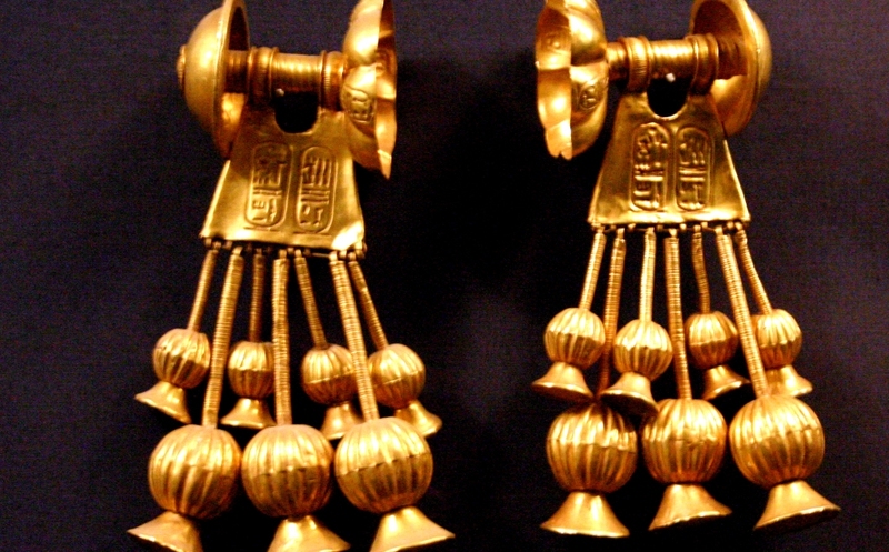 KV56_Seti_II_gold_earrings.jpg